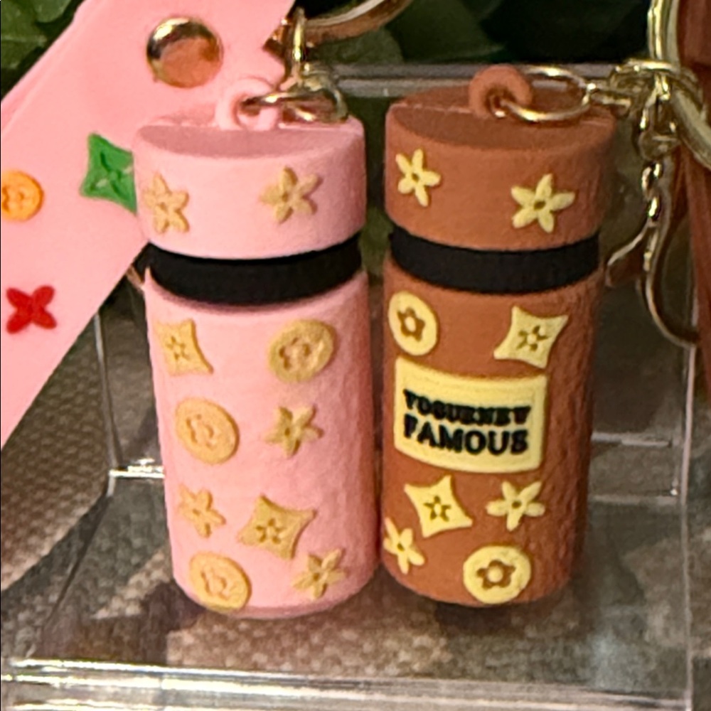 2 Colorful Keychain Set - Picture 5 of 8